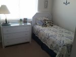 Bedroom2 - 2 Twin beds